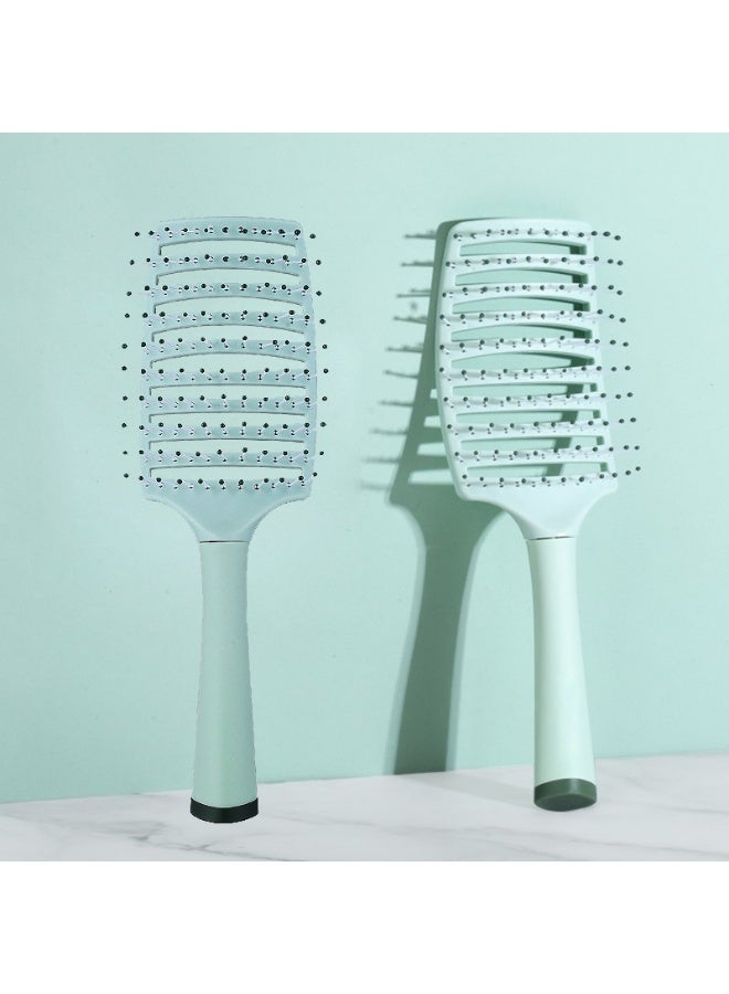 This detangling comb is suitable for straight, wavy, curly, and fine hair. It can be used both wet and dry, slicks back hair quickly and smoothly, and is suitable for both women and men. It is made from environmentally friendly and sustainable materials (green). - Image 4